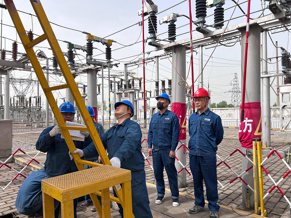 <b>国网咸阳供电：双节“电”亮团圆路 全力守护节日光明</b>