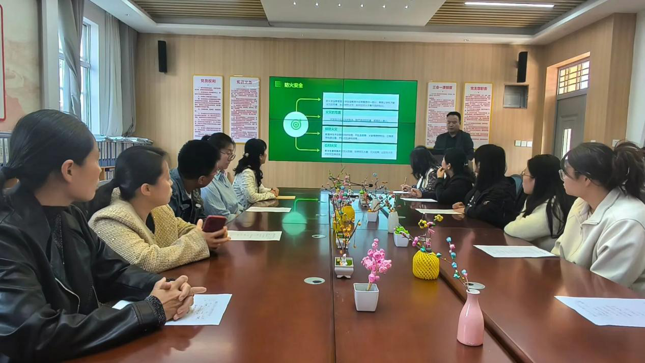 <b>灞桥区东李小学校长领航筑安全</b>