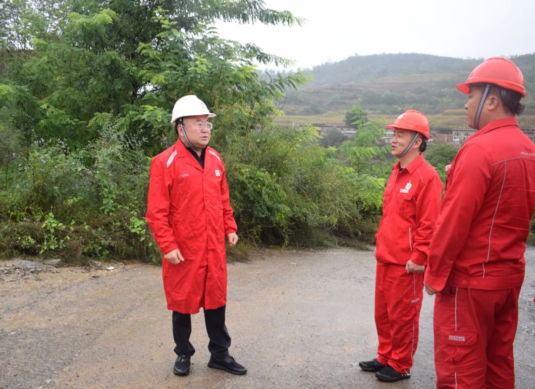 <b>延长气田公司采气一厂厂长加进督导生产一线安全防汛工作</b>