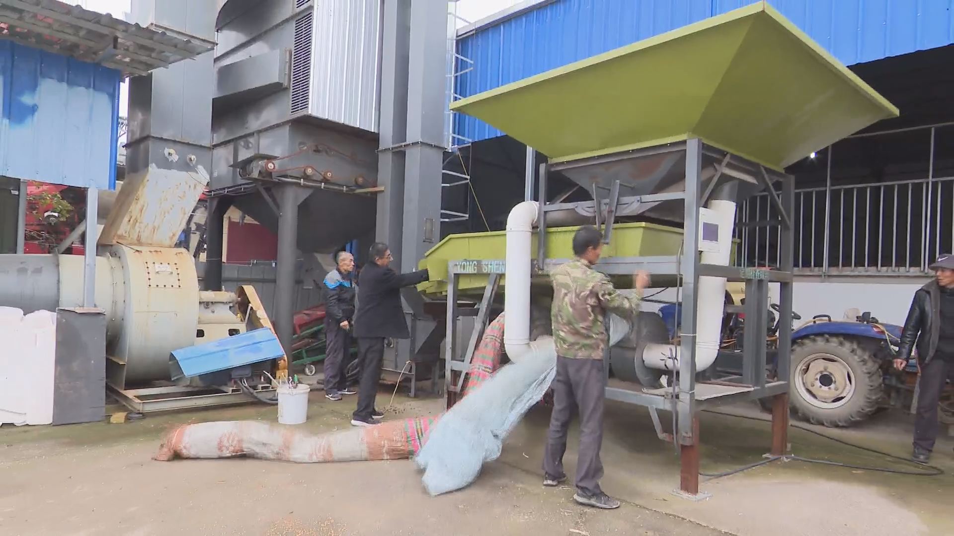 <b>铜川市耀州区:农机调配烘干保障  护航“三秋”应收尽收</b>