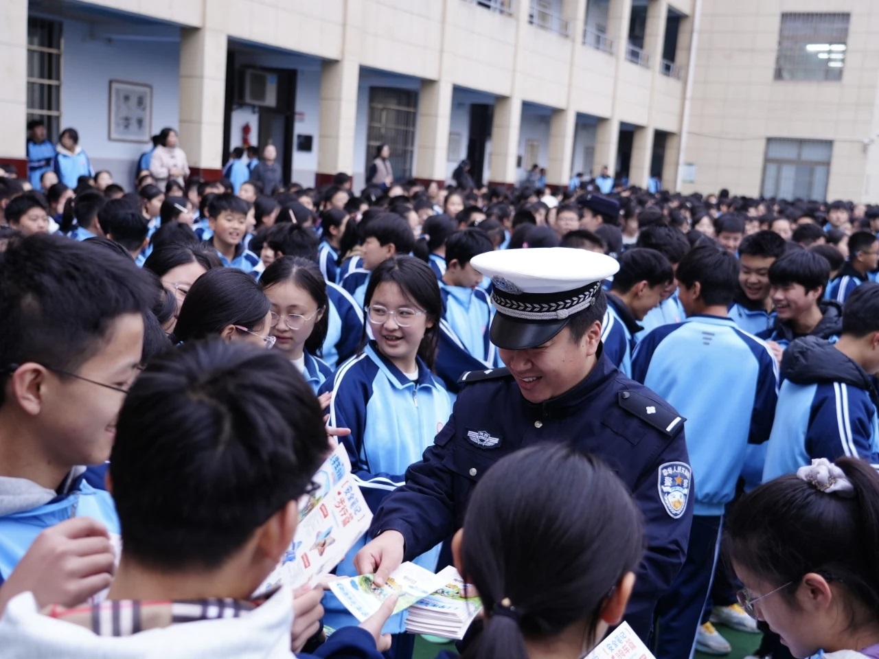 <b>西安周至公安“文艺”宣传进校园 安全“警”囊挂心间</b>