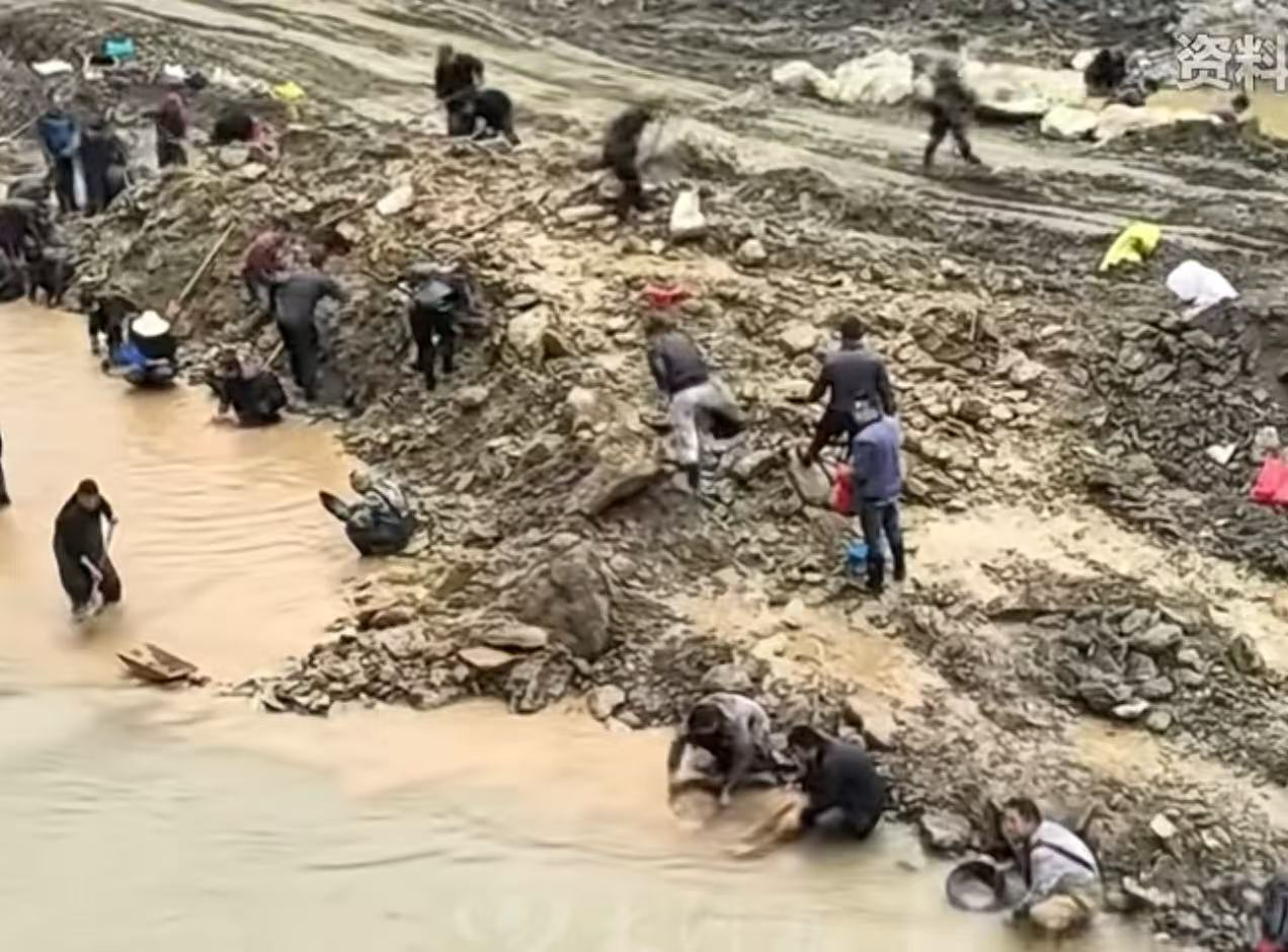 <b>甘肃一河道现多人淘金，当地政府：明确禁止个人淘金行为！</b>