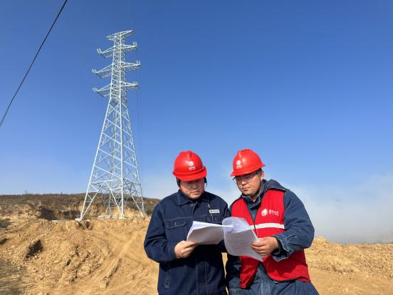 <b>张磊：扎根陕北黄土地 攻坚电网大建设   </b>