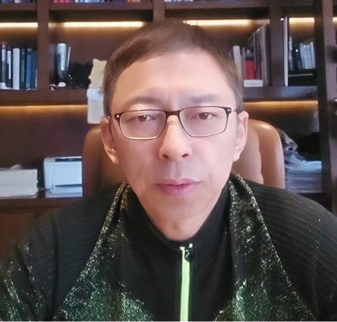 <b>从时事热点中学地道英语 《张朝阳的英语课》解析国际风云与AI前沿</b>