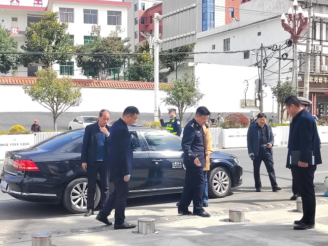 商洛市丹凤县商镇老君小学：交通安全护航 五到位促平安  