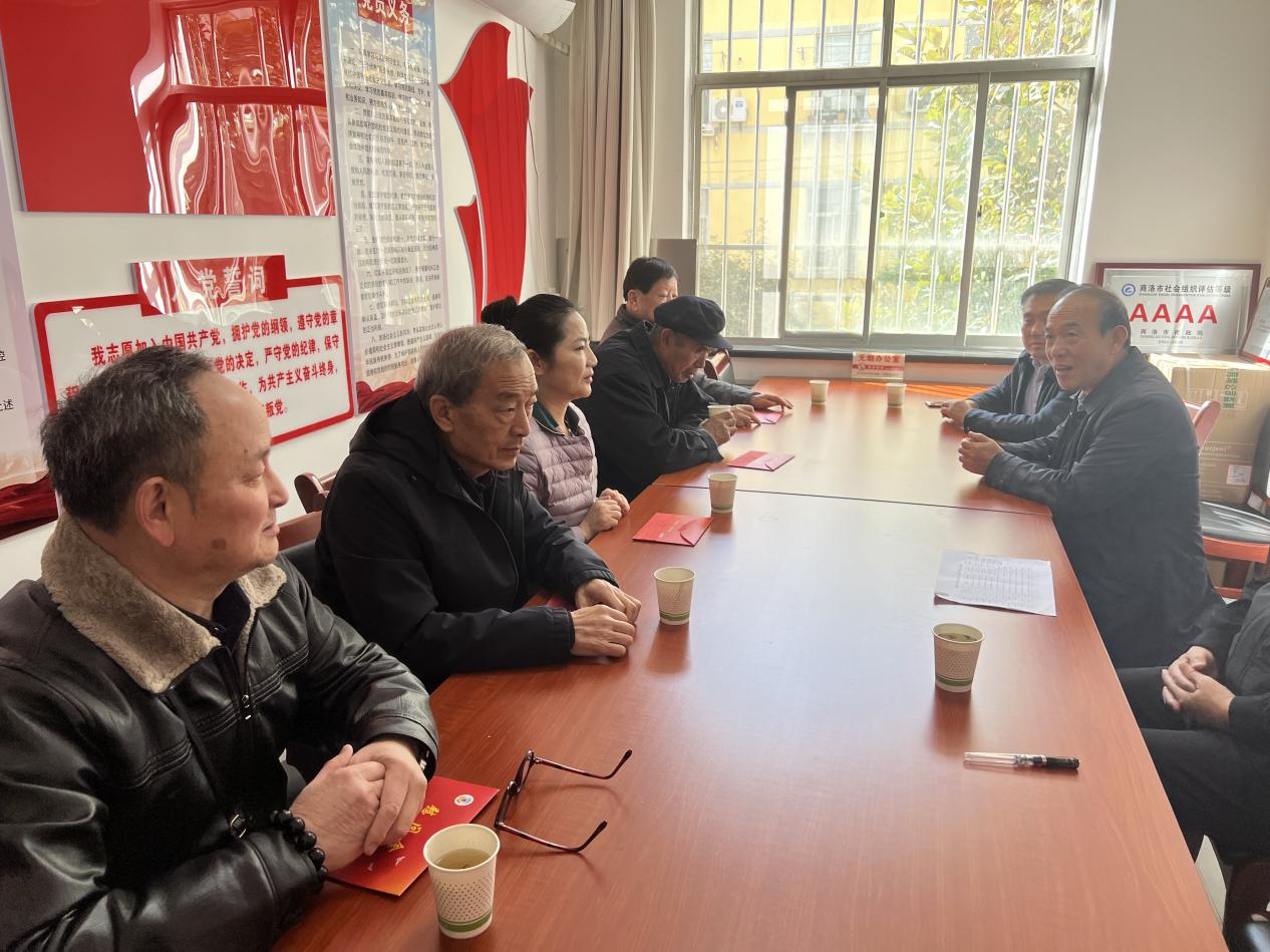 <b>商洛市慈善协会召开老劳模座谈会话初心送关怀  </b>