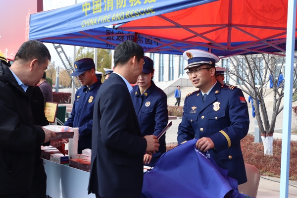 <b> 榆林市高新区消防救援大队开展“119”消防宣传月系列活动  </b>