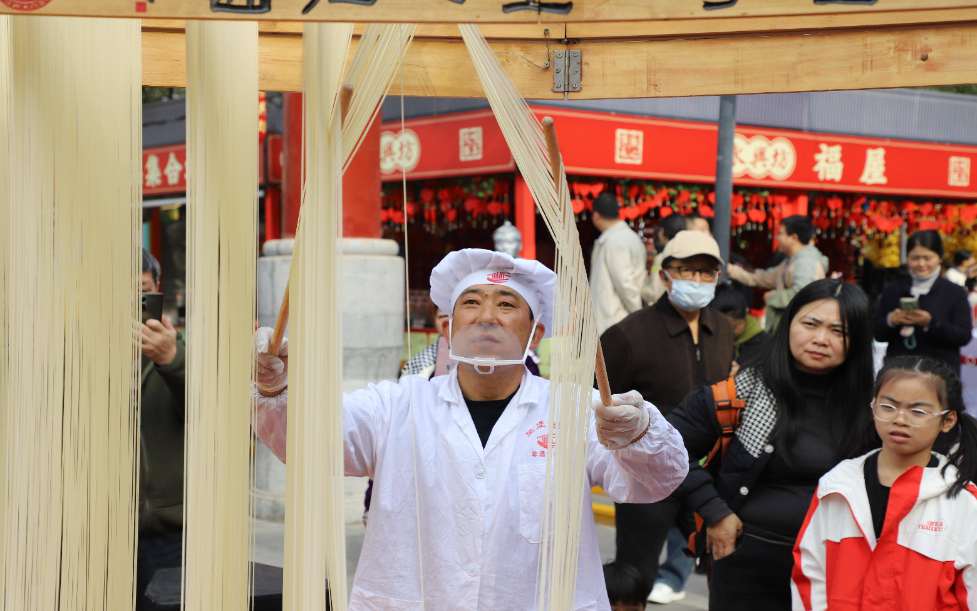 <b>榆林吴堡手工空心挂面走进西安 非遗技艺焕新活力</b>