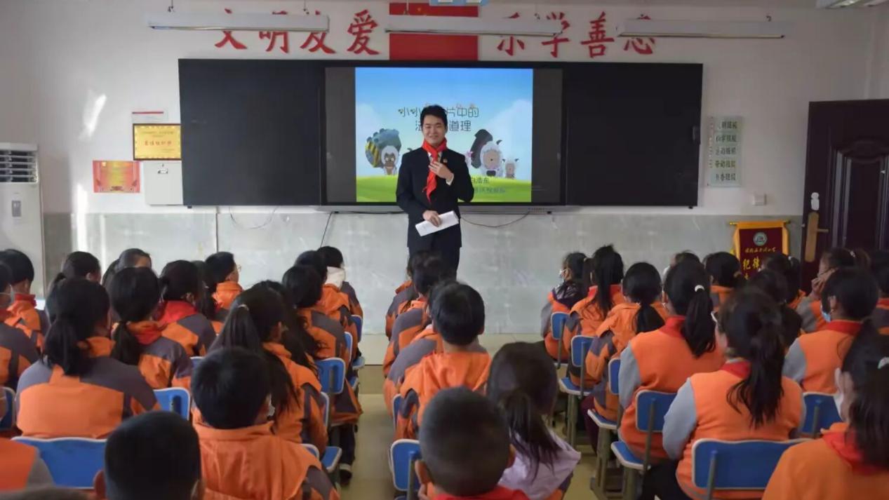 扣好人生第一粒"法治扣" 灞桥区老洞小学“检校联动”护