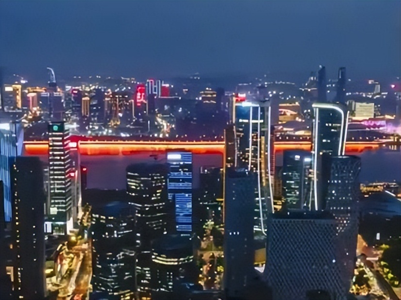 <b>我们的“十五五”｜中国市场这么大，突出优势是什么？</b>