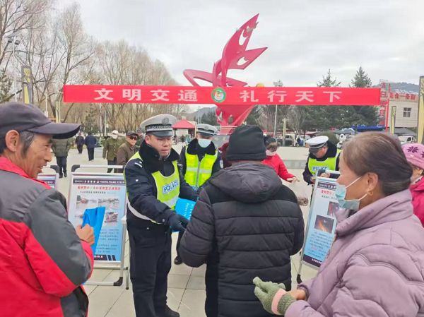 <b>宝鸡市太白县公安局交通管理大队开展交通安全日主题宣传活动</b>