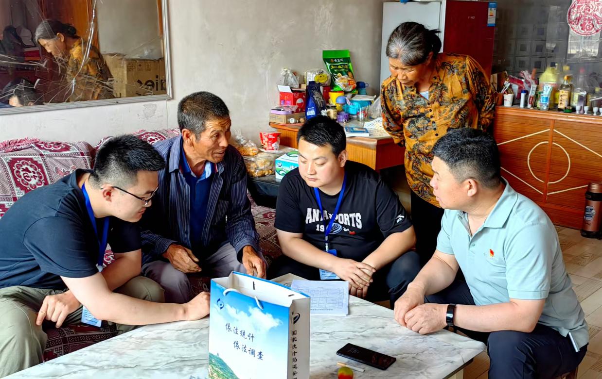 <b>脚沾泥土 心有准“数”——国家统计局宜川调查队一线守护数据质量生命线</b>