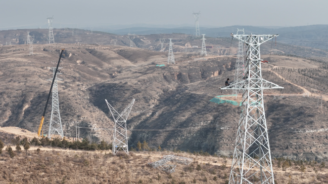 <b>国网榆林供电公司：电力线路“让路”铁路建设“顺路”提速  </b>