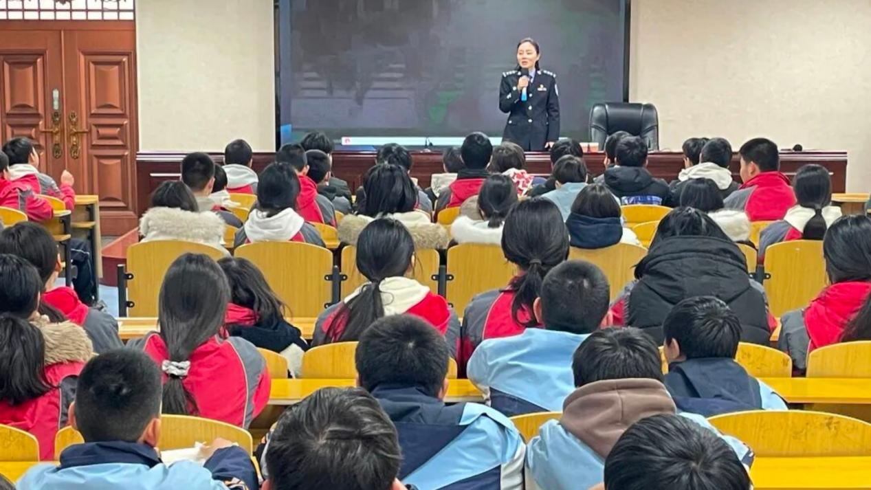 西安市第十九中学开展反欺凌法治课 以法为盾 守护青春成长