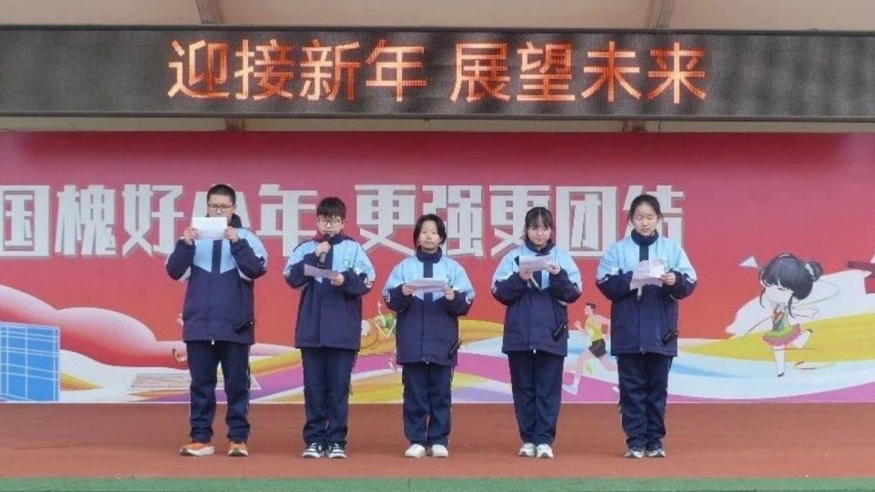 西安第十九中师生以运动健康快乐方式迎接2026：润心育国槐 更
