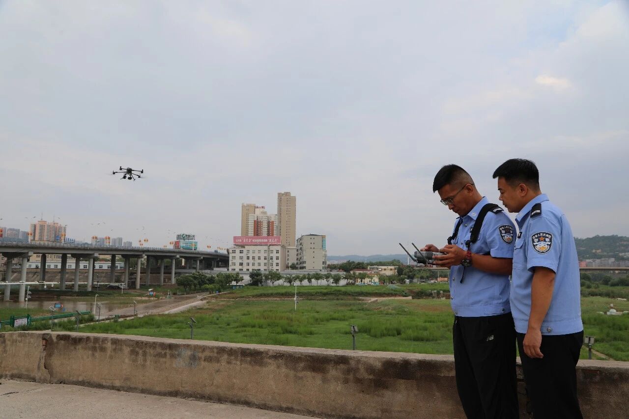 <b>榆林市府谷县公安局：“百千工程”筑基提质 警民携手绘就平安新“枫”景</b>