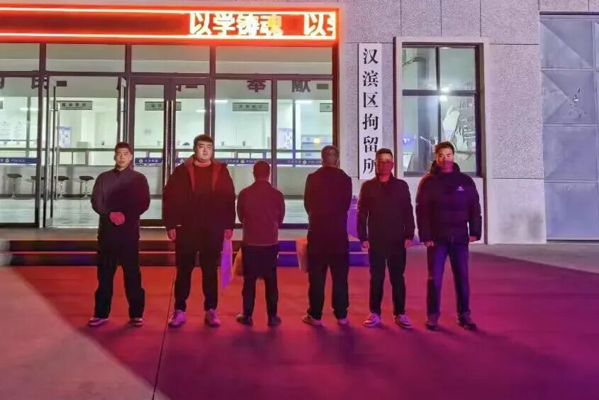 安康高新公安查处一起非法存储烟花爆竹案件