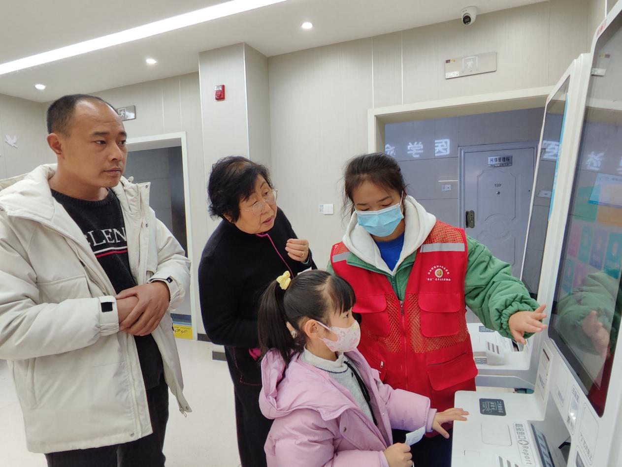 咸阳彩虹医院：青春助力暖医路 志愿花开彩虹间