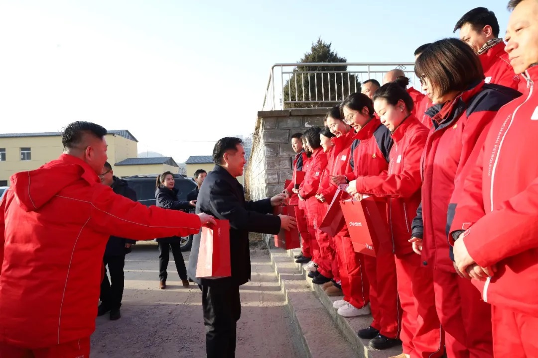 延长油田公司党委委员寇明灵赴南泥湾采油厂开展节前安全检查