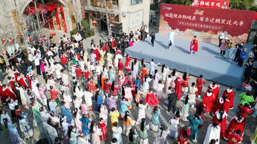 华服耀古城 年味满韩城 2026韩城古城汉服巡游活动盛大启幕
