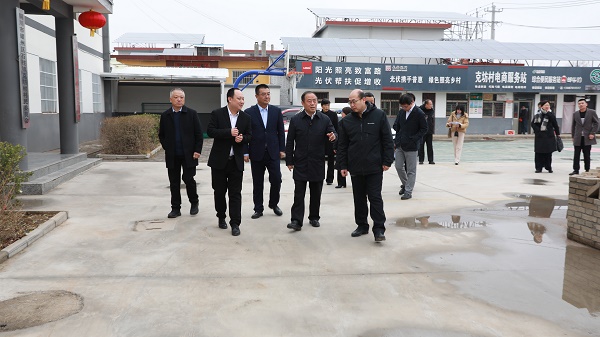 <b>全国政协委员巩富文深入耀州联社调研普惠金融工作</b>