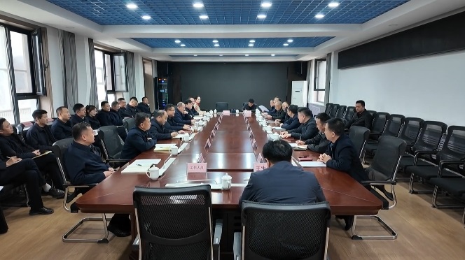 延安宝塔区委副书记、区长张明调研工业发展工作