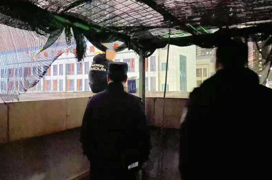 <b>西安经开民警20分钟紧急救援，成功挽救轻生群众</b>