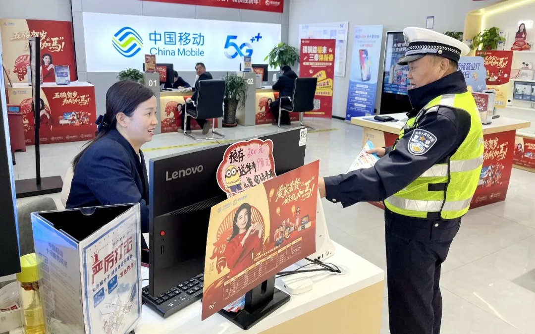 <b>节后宣传不松懈 榆林横山公安交警守护平安出行</b>