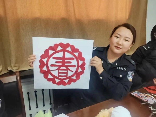 榆林市米脂县公安局交通管理大队开展“三八”妇女节主题活动