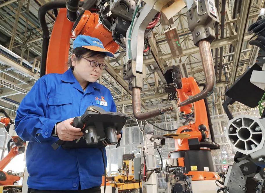 智造经开，巾帼担当 | 陕汽工匠荣获全国三八红旗手称号！