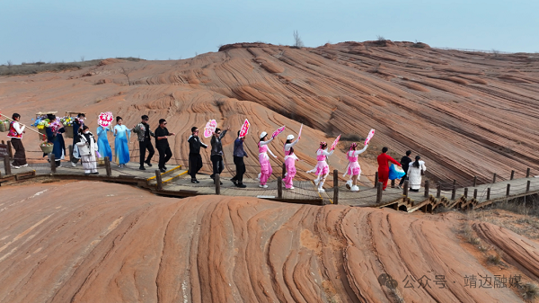 榆林市靖边波浪谷：用亿年丹霞美景致敬巾帼榜样