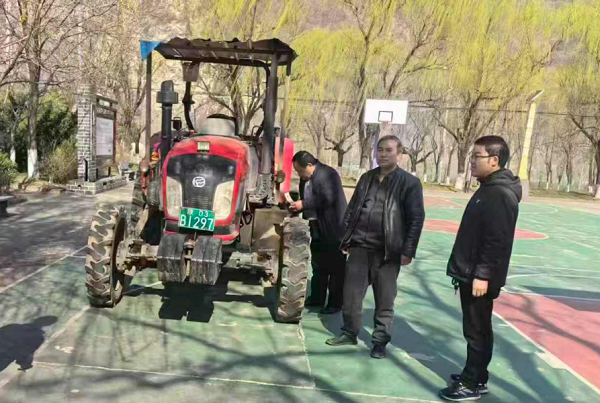<b>宝鸡市太白县鹦鸽镇：农机年检助春耕 送检下乡保安全</b>