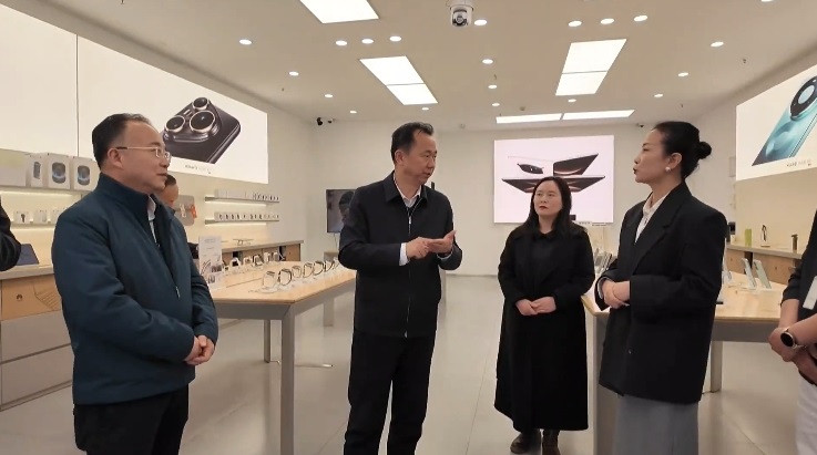 <b>延安市宝塔区委副书记、区长张明调研工业及商贸流通企业运营情况</b>