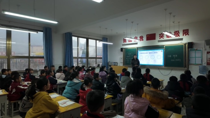 <b>延安市委常委、宝塔区委书记王明智调研教育工作</b>