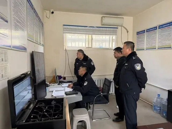 <b>榆林市米脂县公安深入一线检查 筑牢安全防线</b>