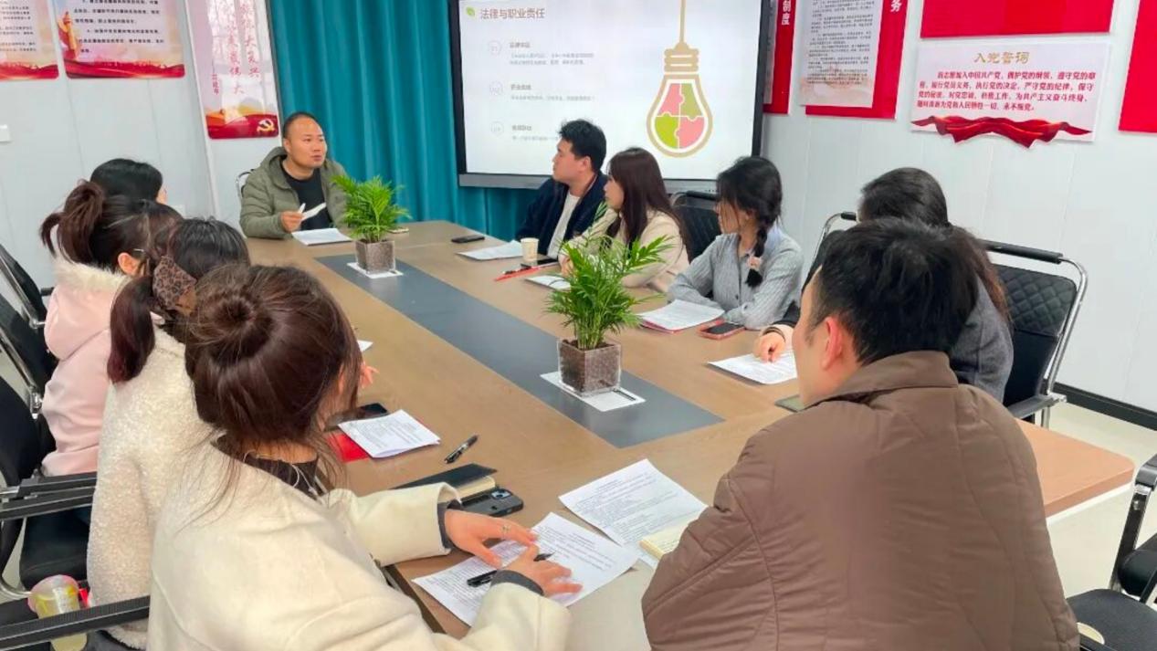 从“1-0法则”到情景模拟：西安十九中“槐米共读会”构建校园