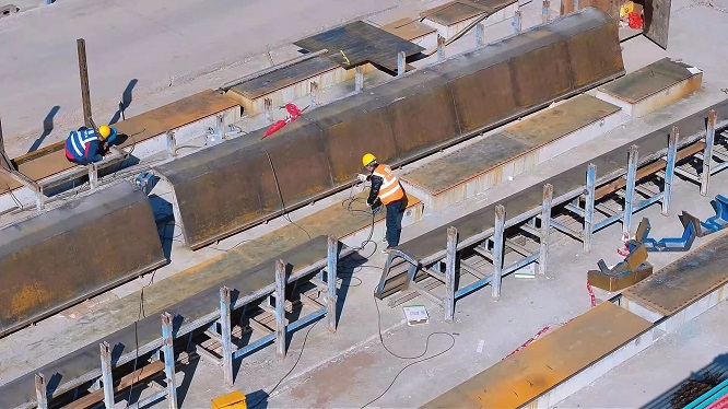 550省道府谷府州机场连接线：首片箱梁浇筑完成 陕晋蒙交界交通