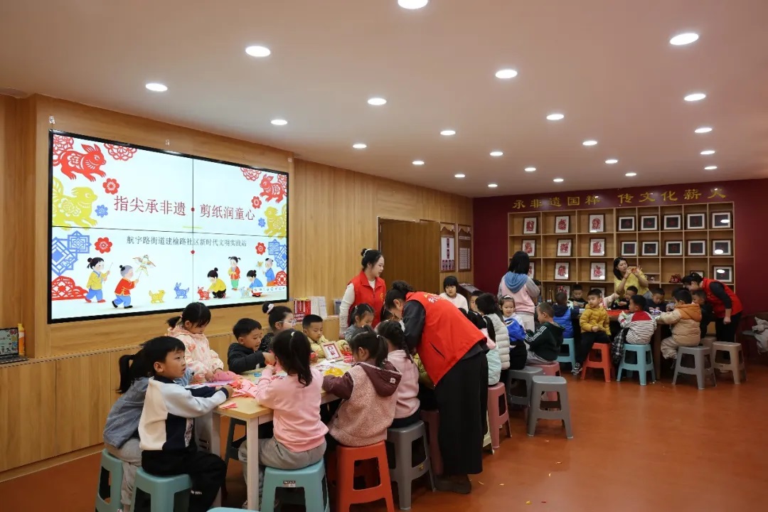 <b>榆林市榆阳区建榆路社区举办“指尖传非遗•剪纸润童心”主题活动</b>