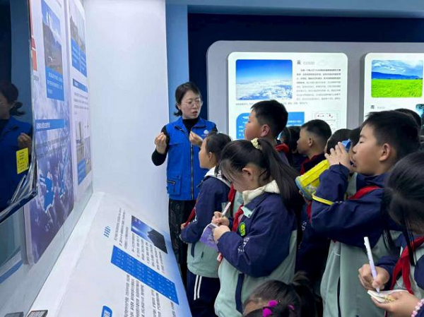 <b>宝鸡市太白县气象局举办气象科普开放日活动 学生零距离探索气象奥秘</b>