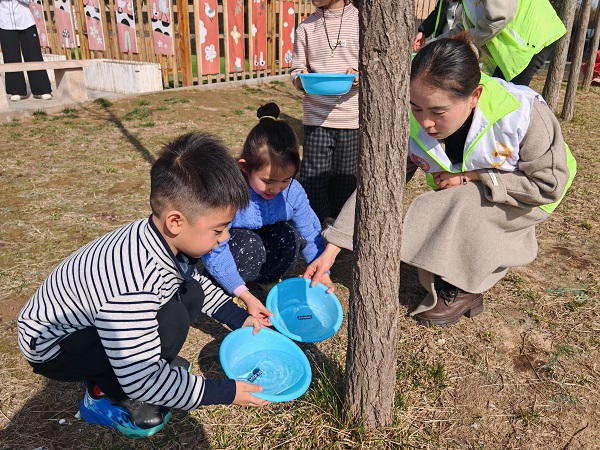 渭南市合阳县环北社区：春风十里烽火传 暖心服务雷锋行