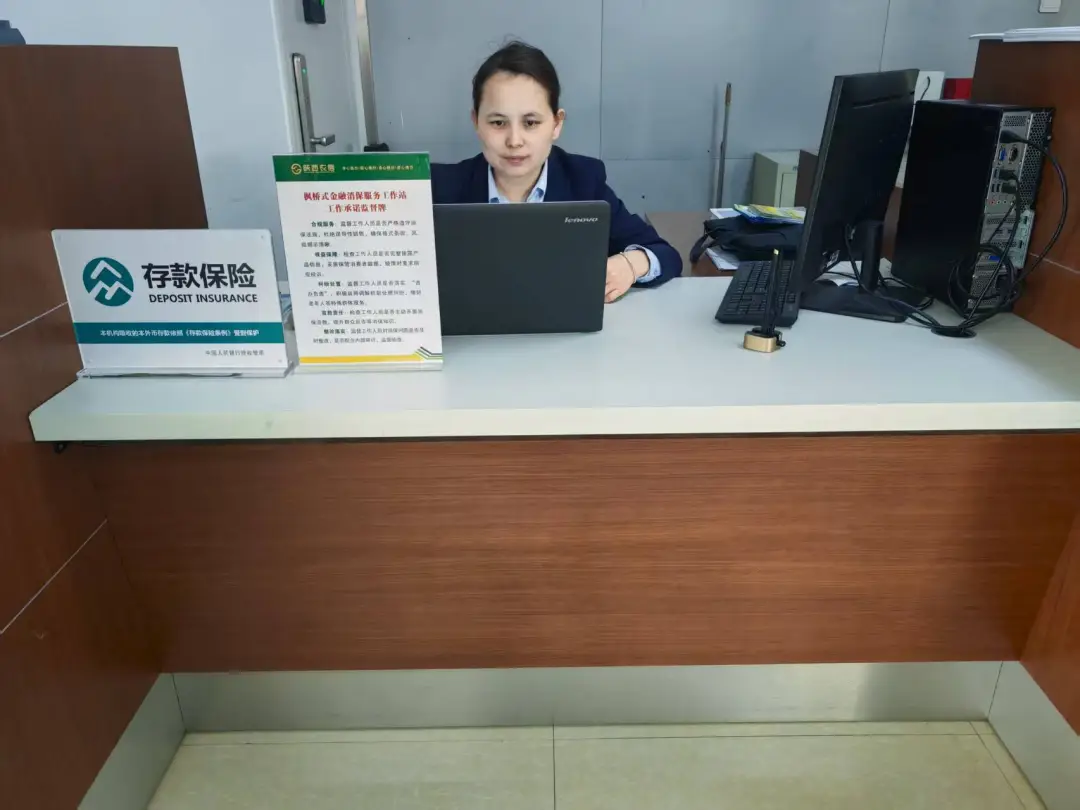 铜川市耀州区农村信用合作联社便民大厅添新“枫” 金融服务架