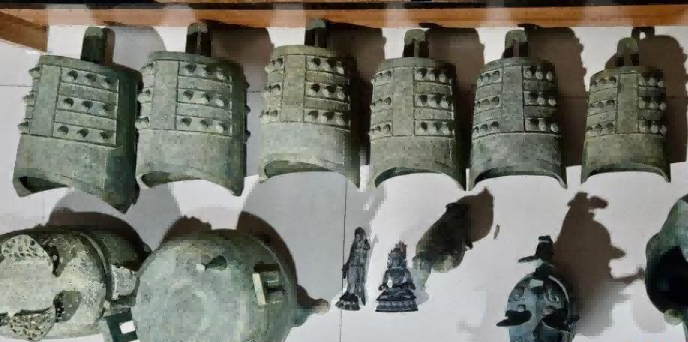 <b>山西临汾警方追缴青铜器等涉案文物350余件 抓获6名嫌犯</b>