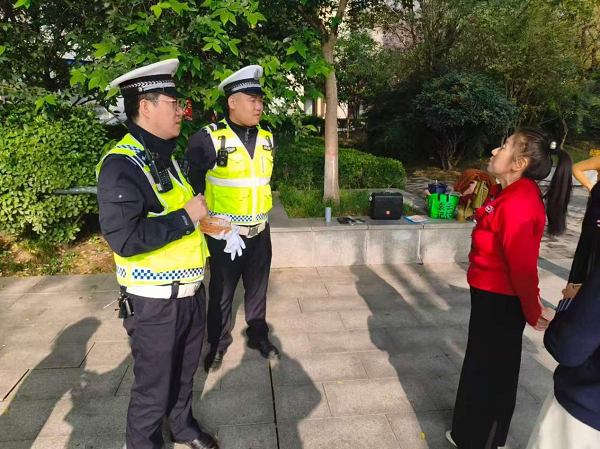 西安经开公安：安全宣传零距离，守护群众出行路
