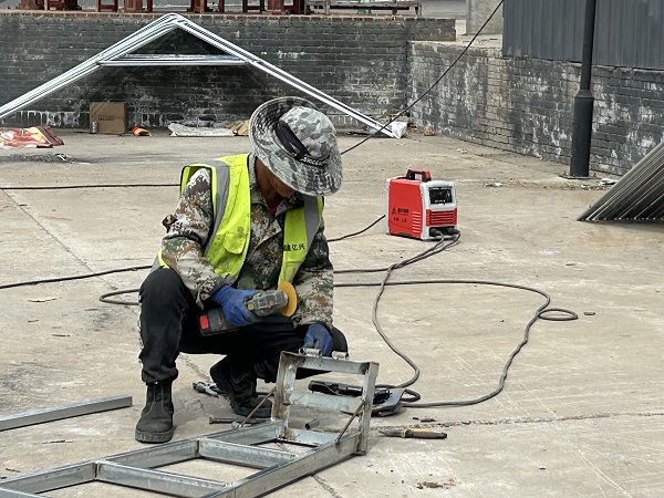 <b>铜川市印台区：千亩果园加速披“网”防“雹”</b>