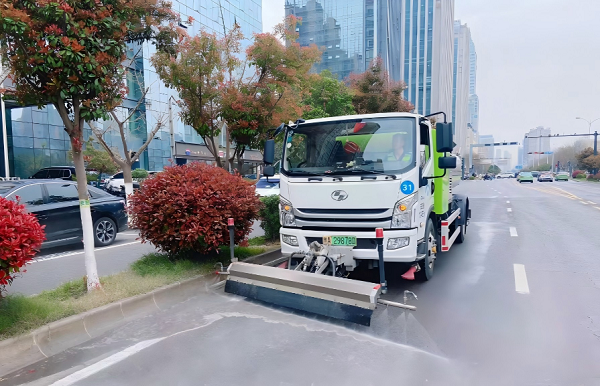 <b>智慧赋能 精细提质！西安经开区环卫保洁一键开启“春季模式”</b>