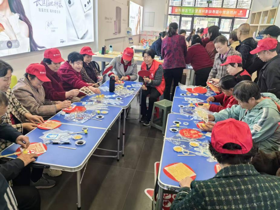 <b>陕西移动西安分公司：情暖长者岁月 移动适老同行</b>