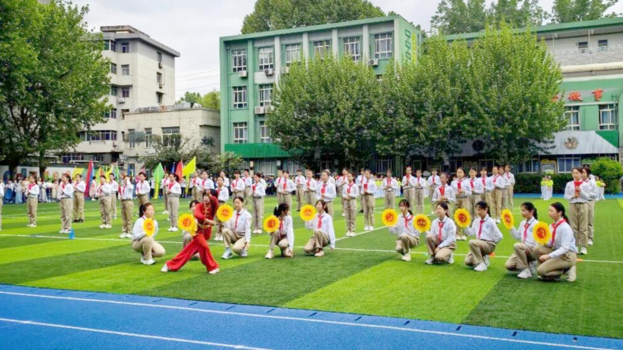 灞桥区东城二小春季田径运动会举行 “四雅”学子绿茵场上耀光