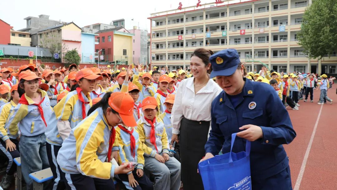 商洛市丹凤县：法治伴成长 安全“童”我行