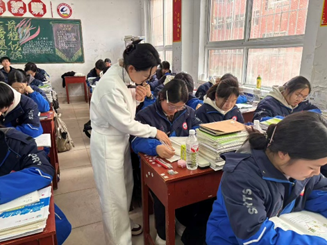 河南信阳第六高级中学青年教师张慧聪在学科教学与育人路上的