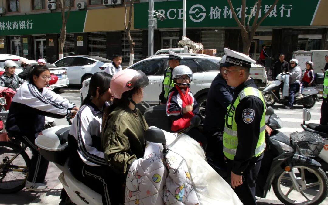 榆林市横山区开展学生违规骑乘专项整治行动